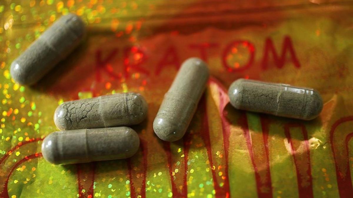 ¿Qué es el kratom, la "heroína de las gasolineras" que causa alarma entre las autoridades en EE.UU.?