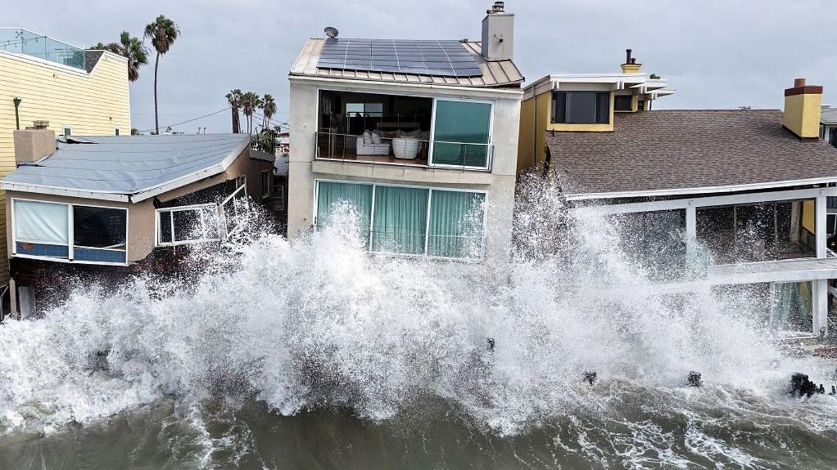 Qué son las ondas Kelvin detrás del oleaje destructivo que está afectando a las costas de México y el sur de California