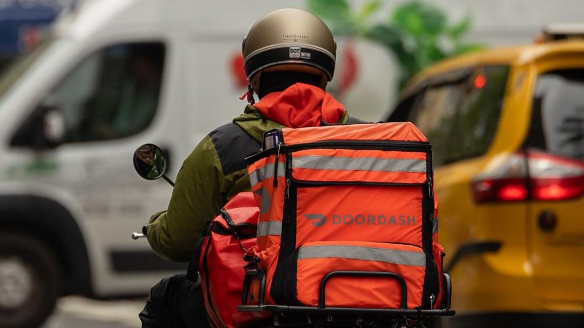 La gran empresa de envío de comida que admitió haber pagado menos de lo debido a sus repartidores