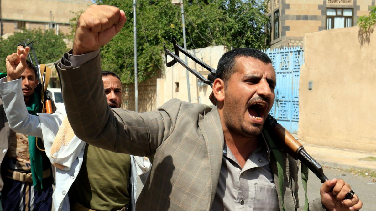 Por qué el estrecho de Bab el‑Mandeb es clave para el comercio mundial y cómo el avance de los hutíes podría desencadenar una crisis marítima
