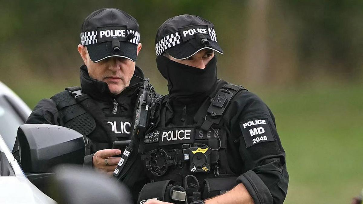 Arrestan a 5 sospechosos de preparar un atentado tras un "incidente grave" cerca de una base aérea británica utilizada por el ejército de EE.UU.