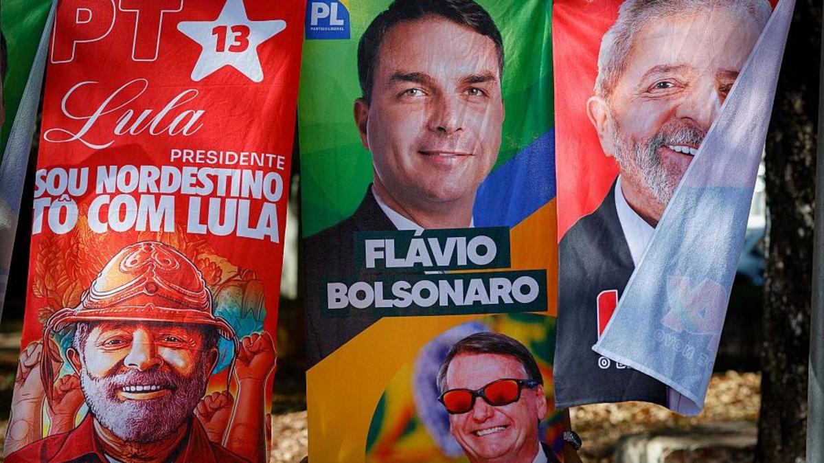 Cómo se compara Flávio Bolsonaro con su padre Jair y cuánto cambia el duelo con Lula por la presidencia de Brasil 4 años después