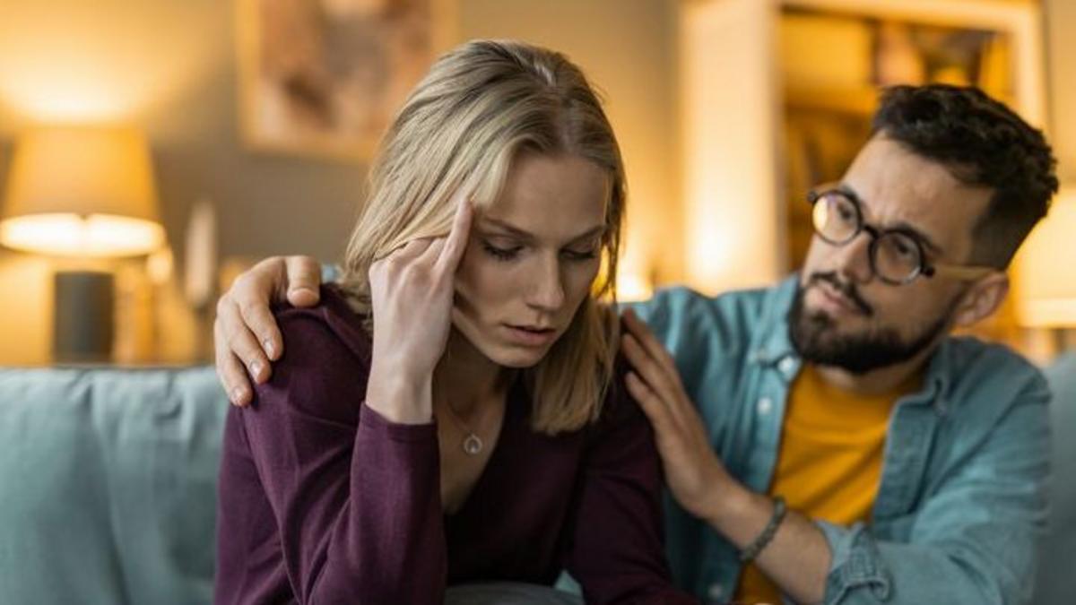Cómo los hombres pueden ayudar a las mujeres a compartir la "carga mental" de llevar un hogar