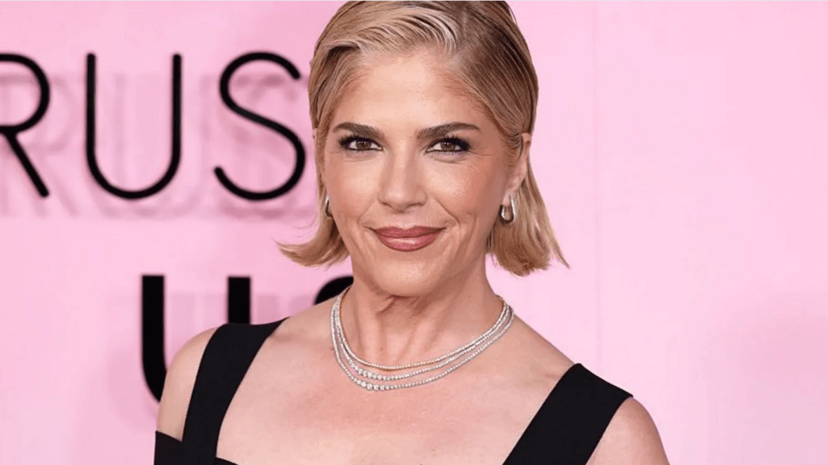 La actriz estadounidense Selma Blair es acusada de agresión tras un incidente con las azafatas durante un vuelo