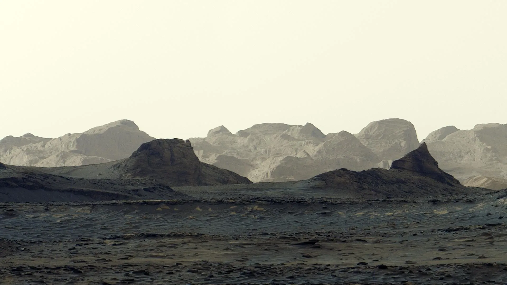 NASA’s Curiosity rover reveals a spectacular new view of Mars with a mystery on the horizon