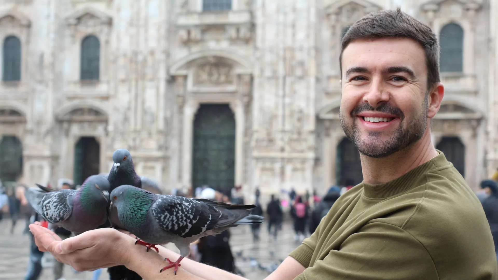Birds are more afraid of women than men. Scientists have no idea why